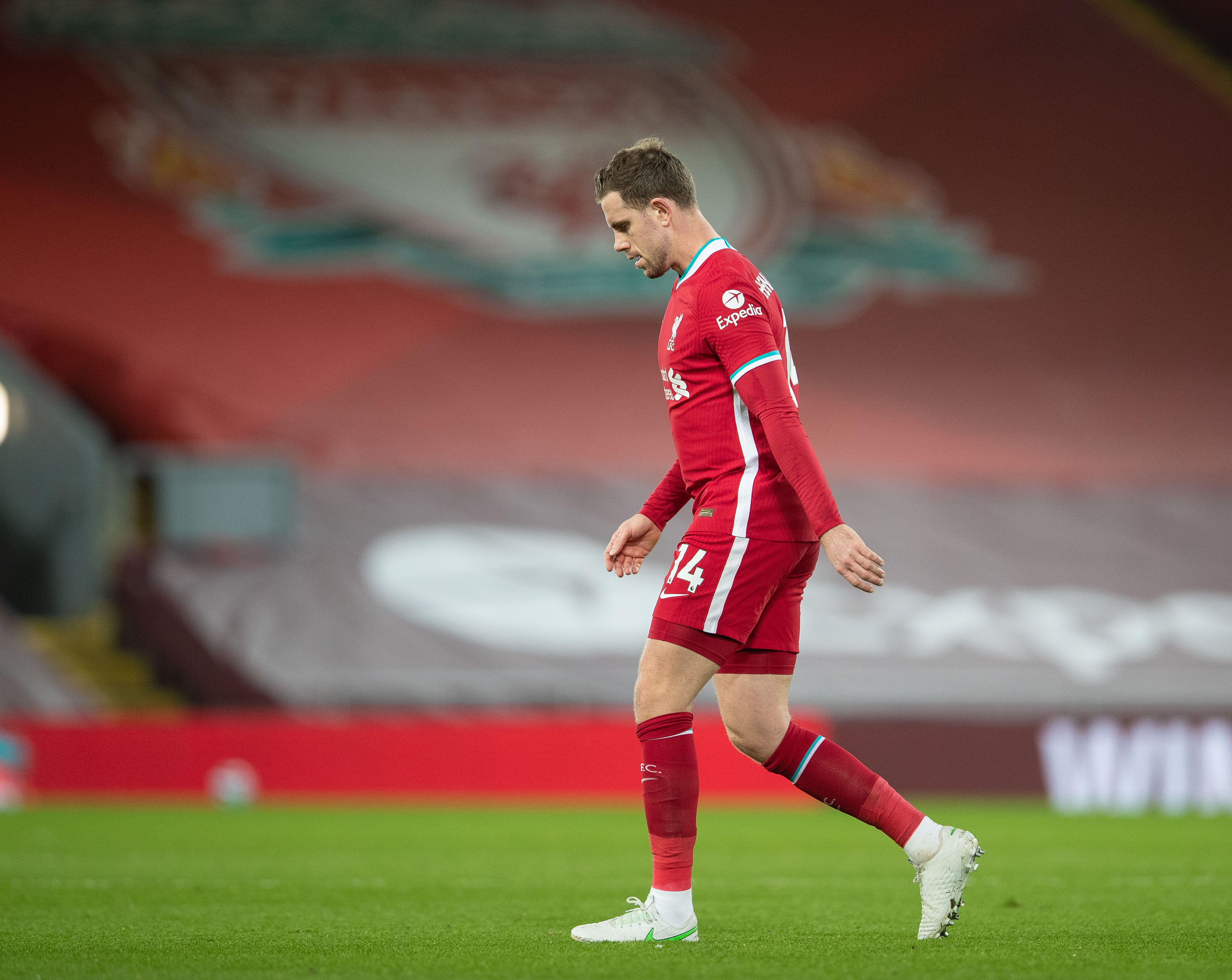 米切尔半场投篮12中7，三分5中3得到22分1板1助1断（米切尔半场砍22分，投12中7、三分5中3，外加1篮板1助攻1抢断）