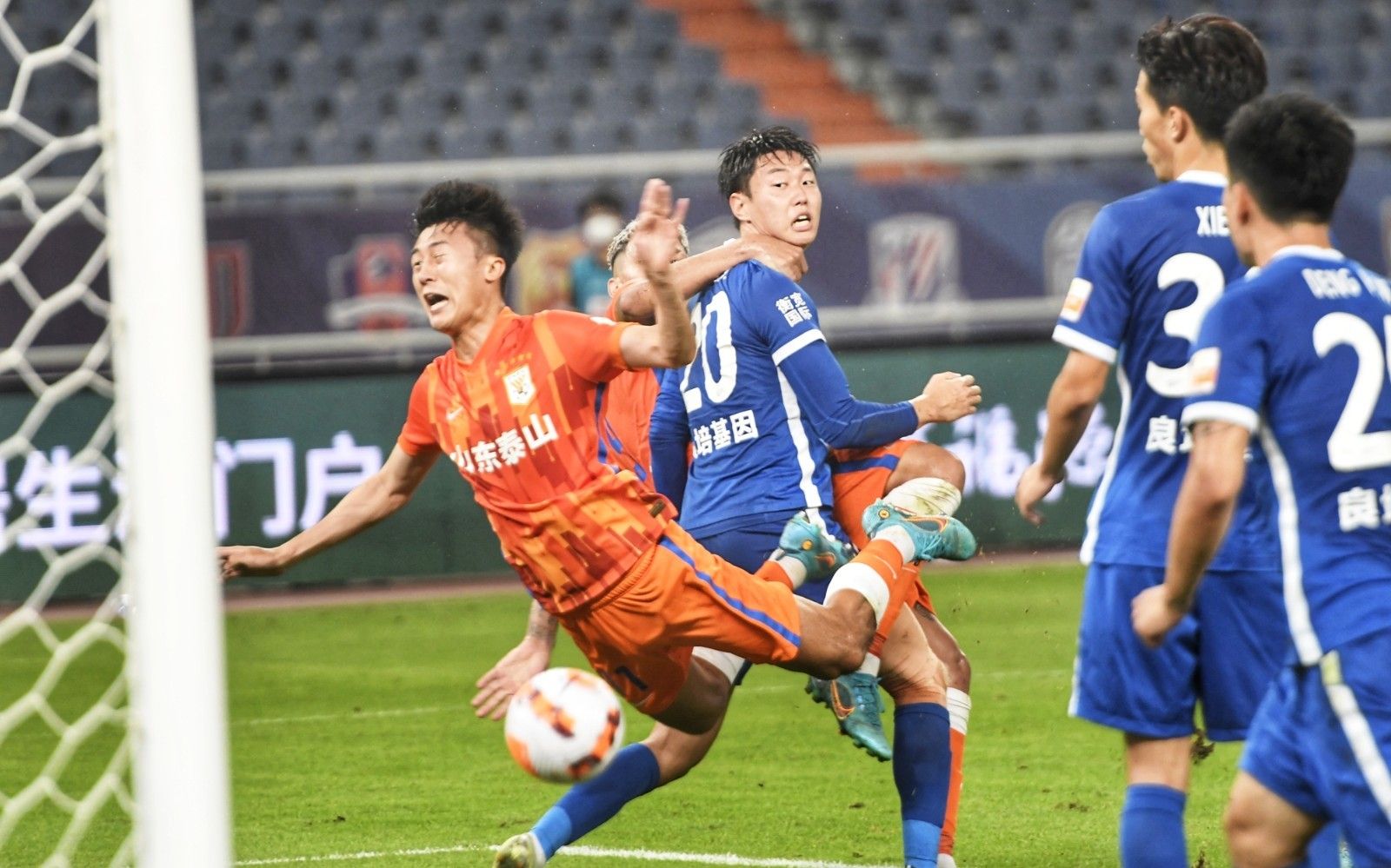 欧文连续突破创造机会（欧文连续强突制造良机）