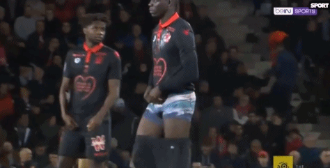 詹姆斯关键三分绝杀