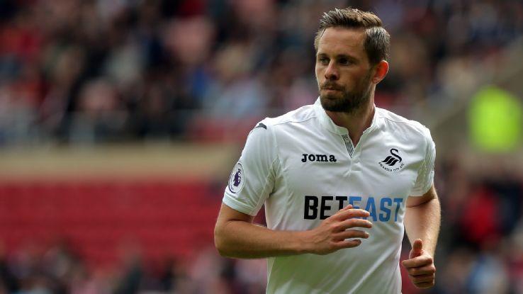 差点装大了！赞比亚锋霸绝平马里后空翻庆祝，颈部着地吓出冷汗（惊险一幕！赞比亚前锋绝平马里后空翻失误，颈部着地险些受伤）