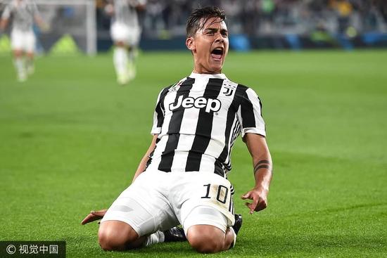 紧跟时事，韩国艺人在热刺vs纽卡看台模仿酷玩乐队观众出轨（紧跟热点：韩国艺人现身热刺vs纽卡看台，模仿酷玩演唱会“观众出轨”梗）