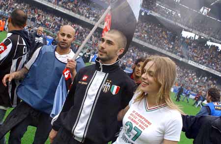 跟队记者：拉比奥大概率不会参加对阵恩泰拉的友谊赛（随队记者：拉比奥极可能缺席与恩泰拉的热身赛）