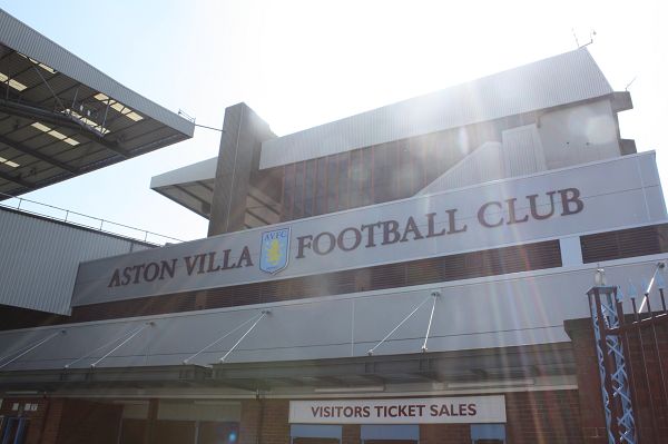 三连败！利物浦1-4埃因霍温Liverpool 1-4 PSV 🥶（利物浦惨遭三连败：1-4负于埃因霍温 🥶）