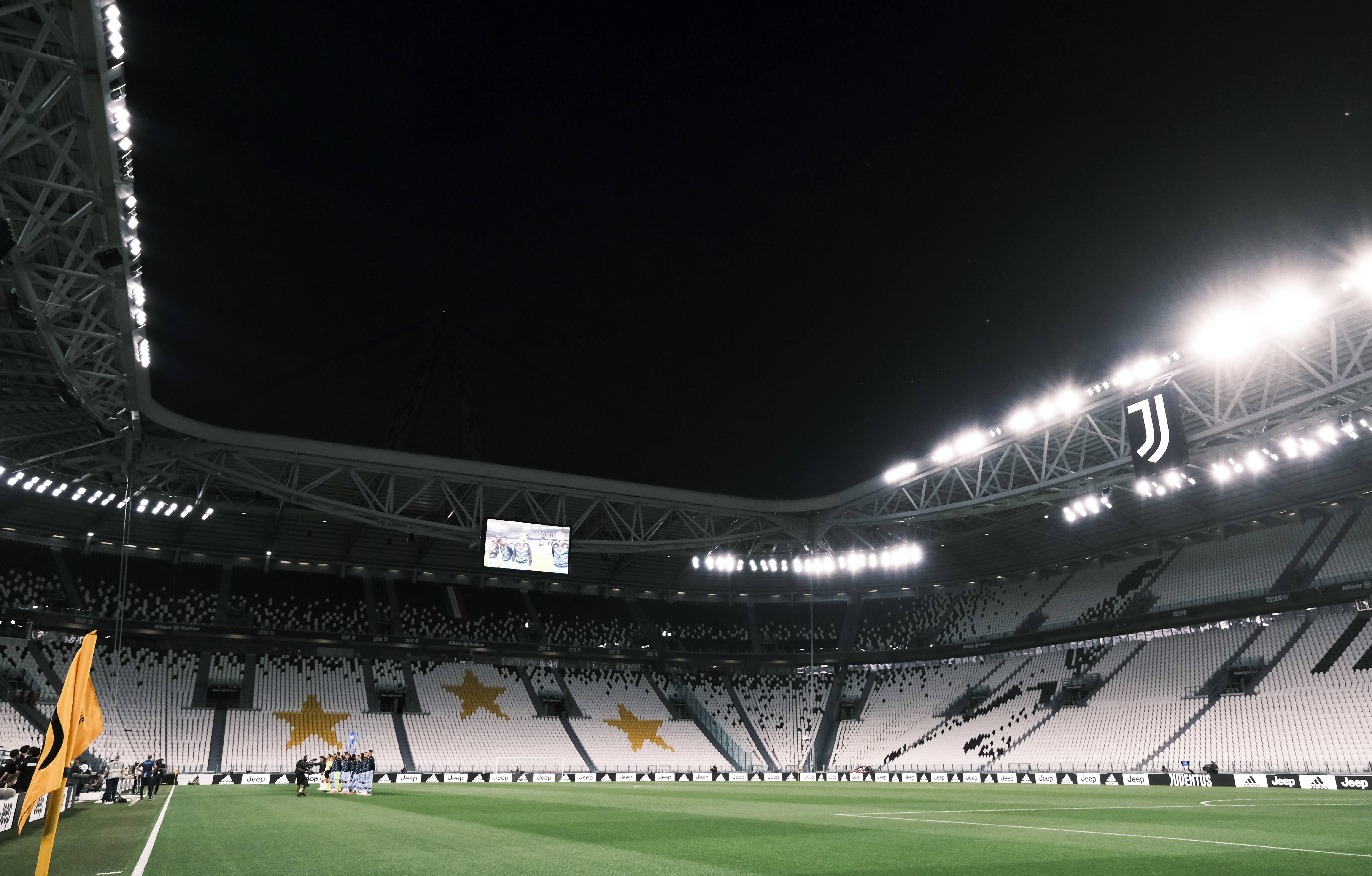 传闻：曼联、罗马和斯图加特也在关注18岁昂热前锋谢里夫（消息称曼联、罗马与斯图加特关注昂热18岁前锋谢里夫）