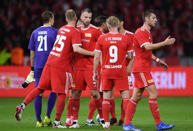 篮球篮网球员训练中展现高命中率（篮网球员训练场上投篮命中率惊人）