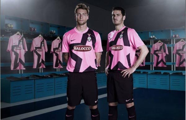 利物浦上次英超主场输三球还是21年2月，当时1-4不敌曼城（利物浦英超主场上次净负三球要追溯到2021年2月，当时1-4负于曼城）