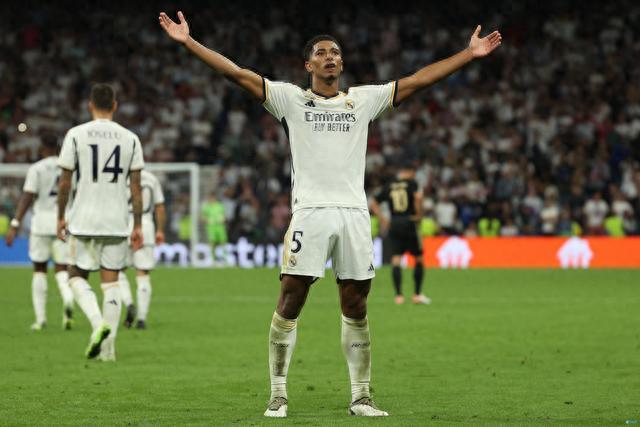 意媒：为避免球迷干扰，斯帕莱蒂决定尤文不在那不勒斯过夜（意媒称斯帕莱蒂为规避球迷打扰，决定尤文不在那不勒斯留宿）