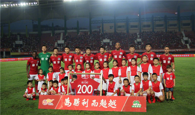 拉什福德：莱万告诉我要多传中，为孔德梅开二度感到高兴（拉什福德：听从莱万建议多传中，为孔德梅开二度感到开心）