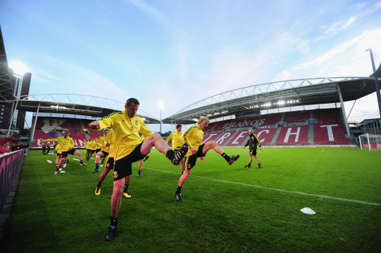 辽宁男篮在CBA杯赛中爆冷输给江苏男篮，外援选择引发争议，球迷对阵容实力和磨合表示不满。（CBA杯冷门：辽宁不敌江苏，外援选择惹争议，球迷质疑阵容实力与磨合）